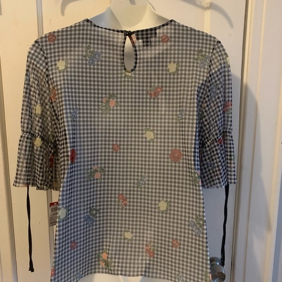 Spring Refresh floral mesh top size 2X - Picture 6 of 8
